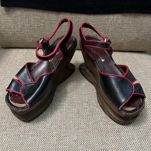 Vintage clothespin shoes. - Picture 4 of 16